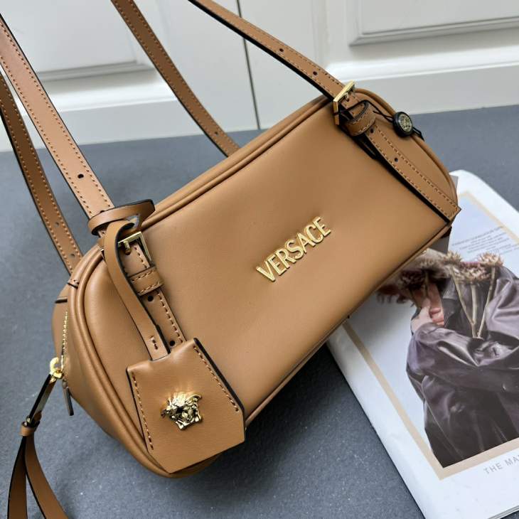 Picture of Versace Handbags _SKUfw183140116fw